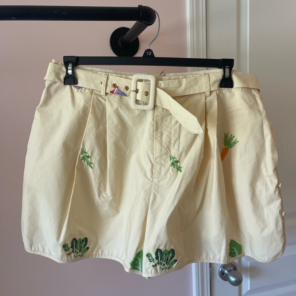 Cream Embroidered Vegetable-Belted Women’s Skort